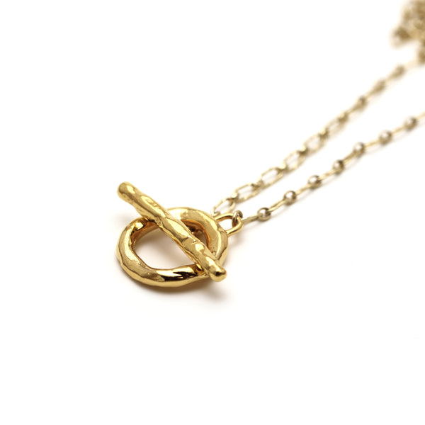 A closeup of the Vox toggle necklace in gold vermeil by Bexon Jewelry